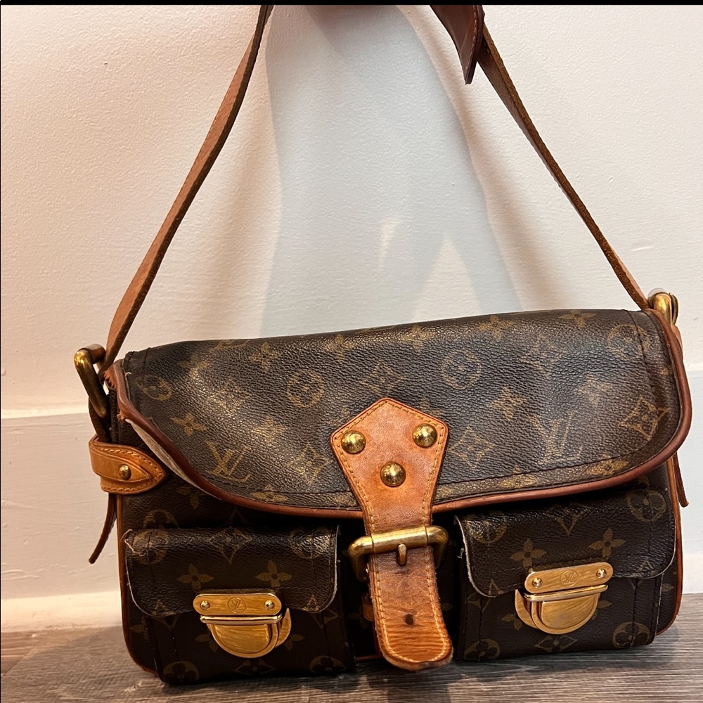 Louis Vuitton shoulder bag